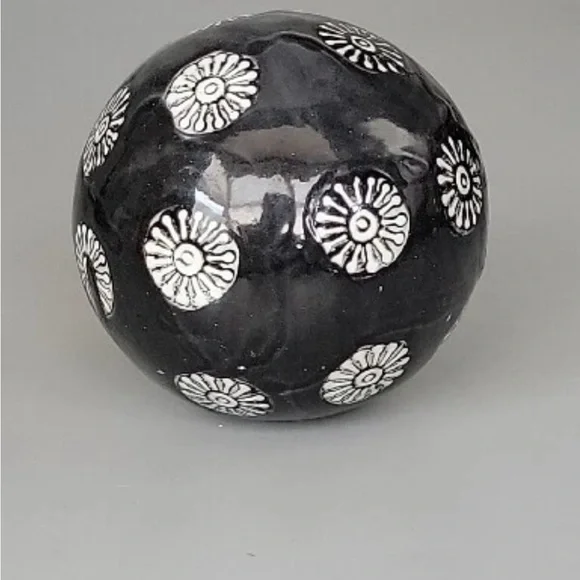Black & White Porcelain Carpet Ball Orb 3.25" Decorative Floral Chinoiserie - Picture 1 of 2